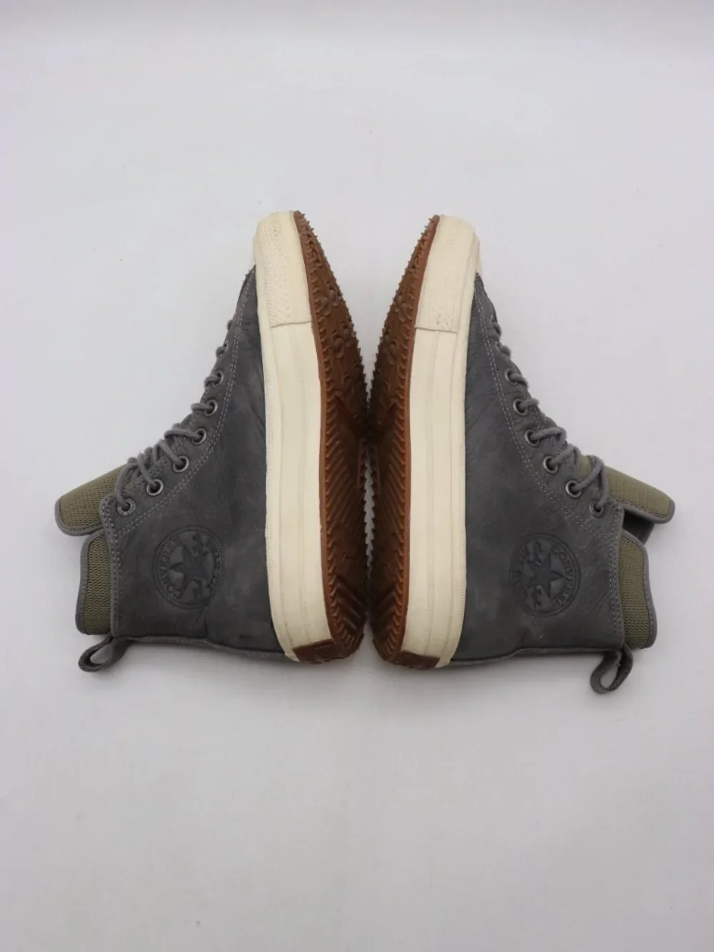 Converse Chuck Taylor Men's 7.5 Women's 9.5 All Star Waterproof Leather Sneakers